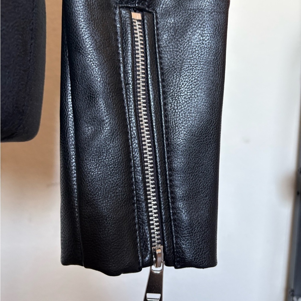 NWT LOFT Woman’s XS Black Leather Moto Asymmetrical Neckline Zip-Up Jacket - Picture 7 of 10
